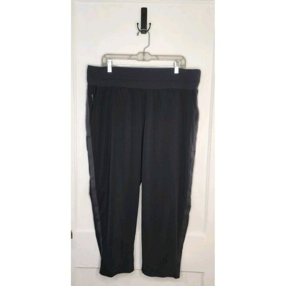Athleta Nolita Slim Tapered Crop Pant Women's 18 Zip Pockets Stretch High Rise - Picture 1 of 6